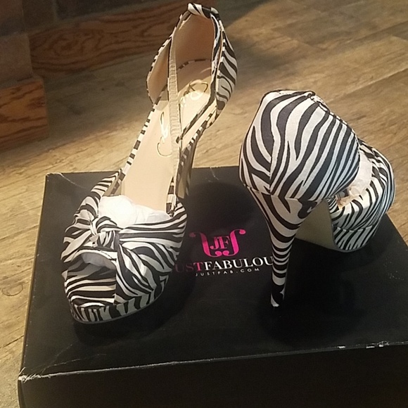 Justfab Janna Heels in Zebra - Picture 2 of 2